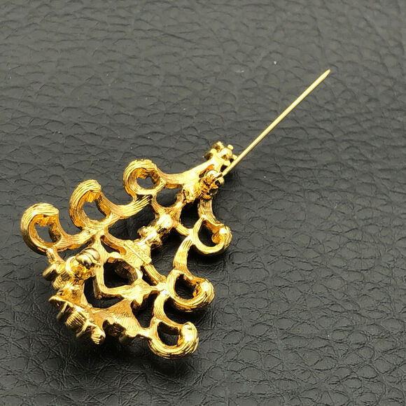 Vintage Monet Brooch Christmas Tree Multicolor Rhinestone Textured Gold Tone Pin - Picture 3 of 9